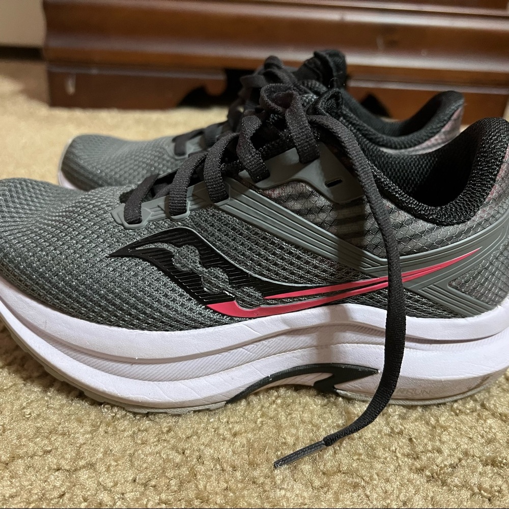 Saucony Sneakers Size 5